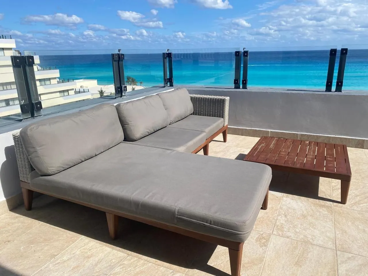Fabulous Oceanview Suite Access To Beach & Pools カンクン 別荘